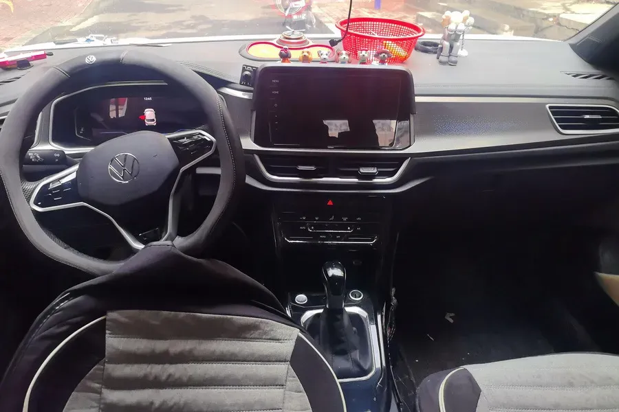 2023 Volkswagen T-Roc 1.5T 160HP L4 7DCT,autocango,china used car exporter,china ev exporter,chinese used car exporter,chinese used ev exporter