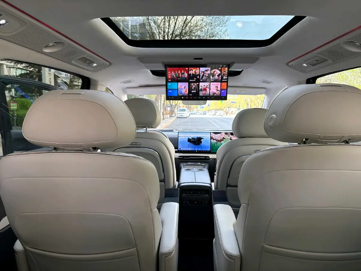 2025 Voyah Dream 1.5T 150HP L4 PHEV 41.7KWH,autocango,china used car exporter,china ev exporter,chinese used car exporter,chinese used ev exporter