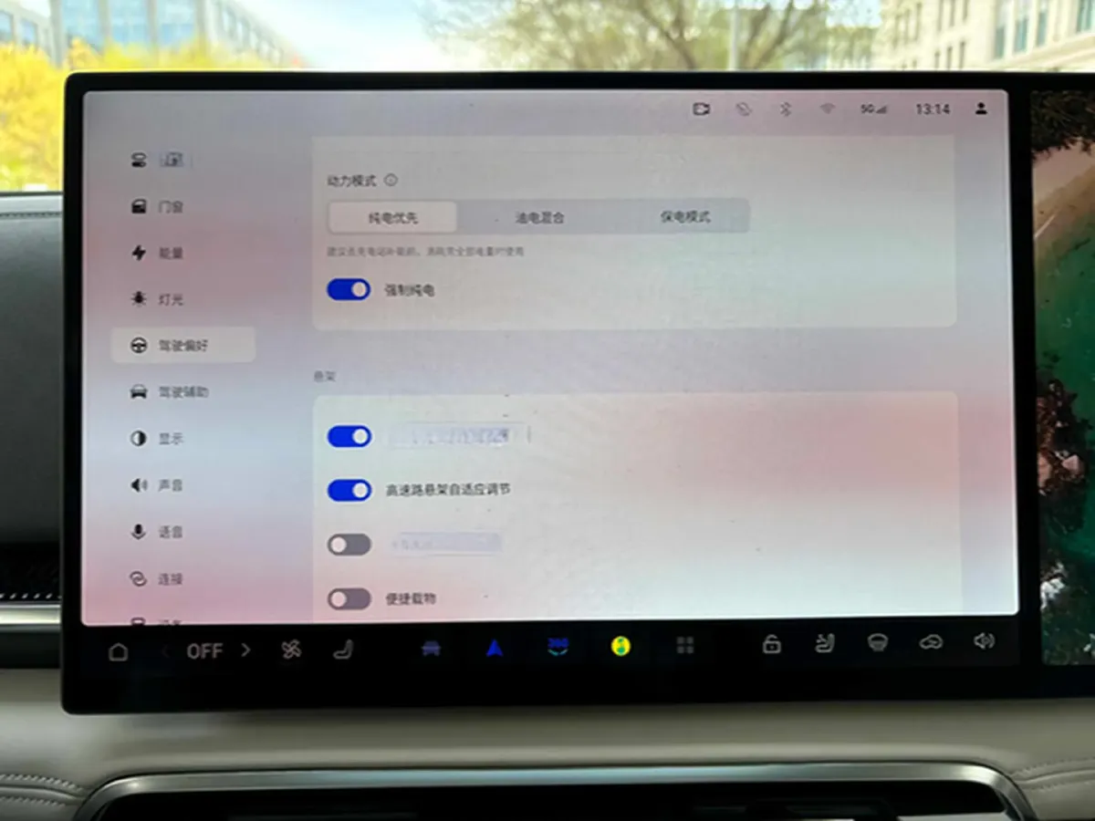 2025 Voyah Dream 1.5T 150HP L4 PHEV 41.7KWH,autocango,china used car exporter,china ev exporter,chinese used car exporter,chinese used ev exporter