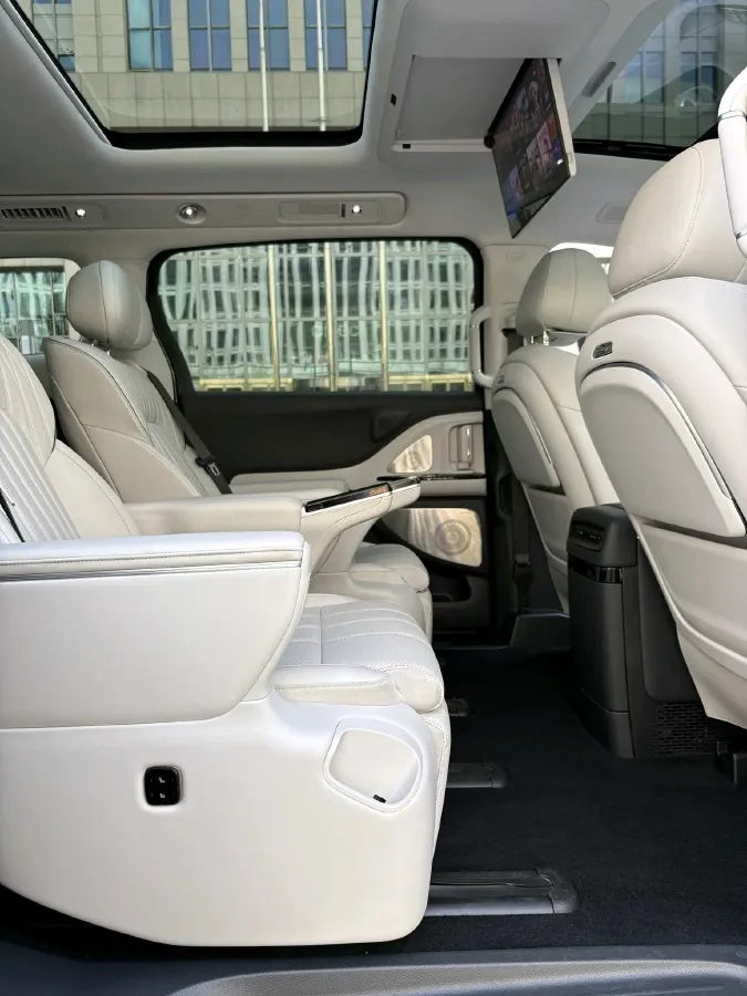 2025 Voyah Dream 1.5T 150HP L4 PHEV 41.7KWH,autocango,china used car exporter,china ev exporter,chinese used car exporter,chinese used ev exporter