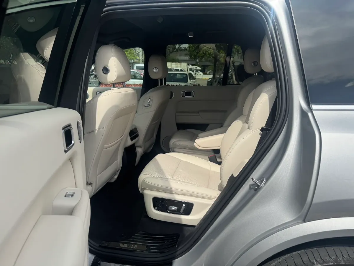 2023 Li L8 Range Extended 154HP REEV 40.9KWH,autocango,china used car exporter,china ev exporter,chinese used car exporter,chinese used ev exporter