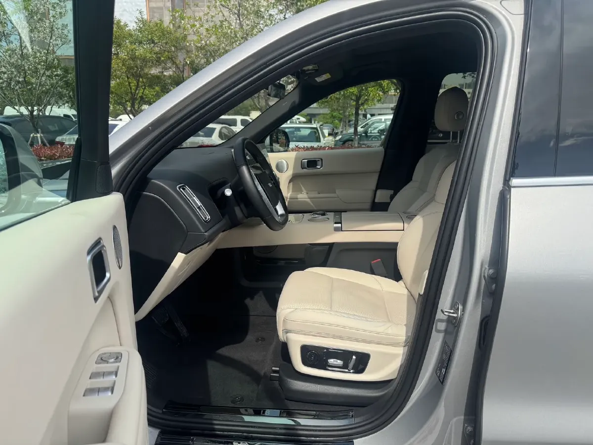 2023 Li L8 Range Extended 154HP REEV 40.9KWH,autocango,china used car exporter,china ev exporter,chinese used car exporter,chinese used ev exporter