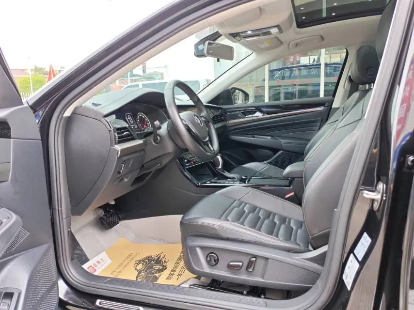 2020 Volkswagen Passat 2.0T 186HP L4 7DCT,autocango,china used car exporter,china ev exporter,chinese used car exporter,chinese used ev exporter