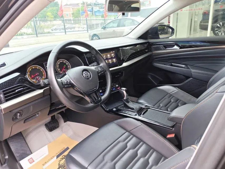 2020 Volkswagen Passat 2.0T 186HP L4 7DCT,autocango,china used car exporter,china ev exporter,chinese used car exporter,chinese used ev exporter