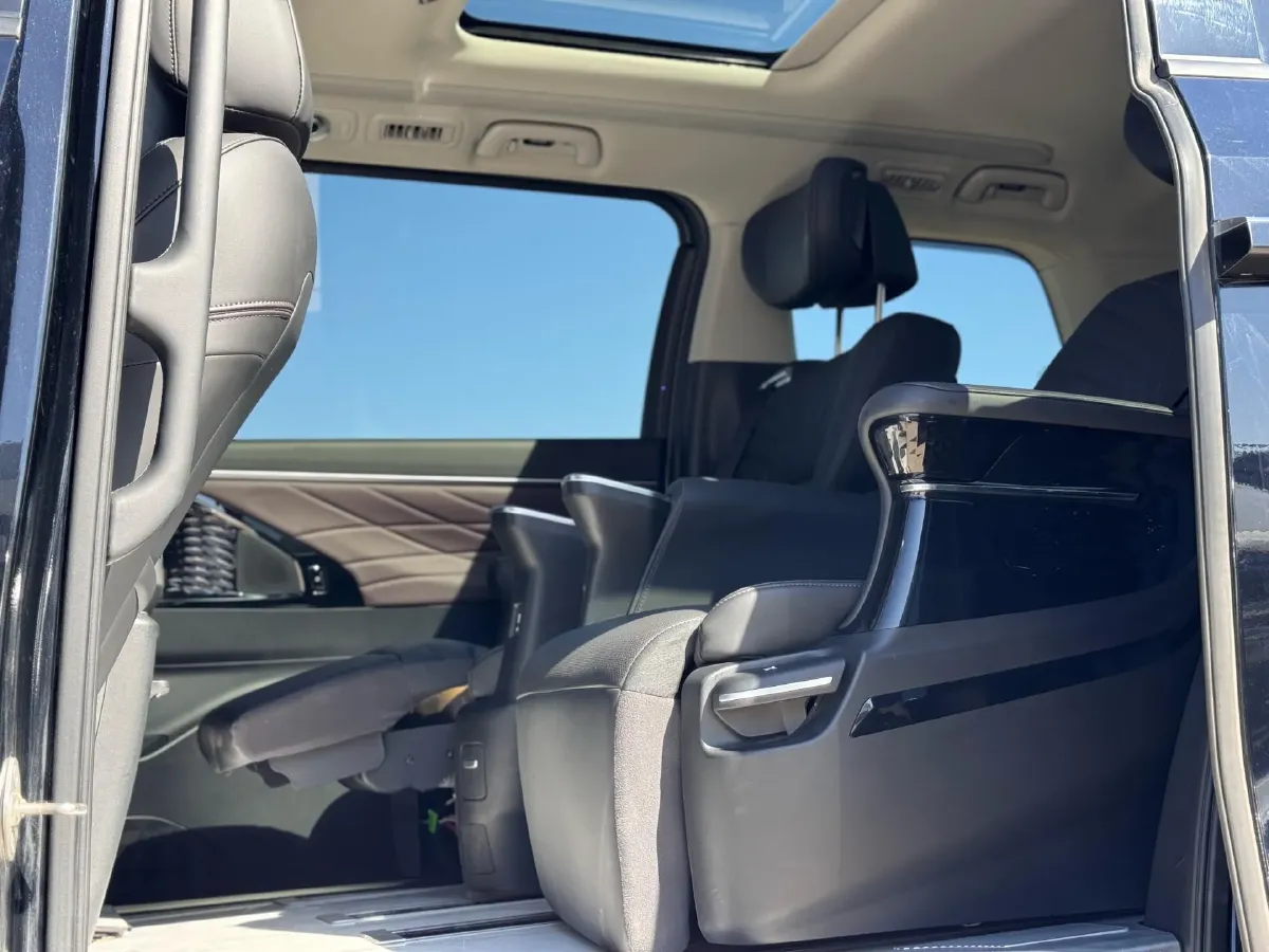 2024 GAC Trumpchi M8 2.0T 252HP L4 8AT,autocango,china used car exporter,china ev exporter,chinese used car exporter,chinese used ev exporter