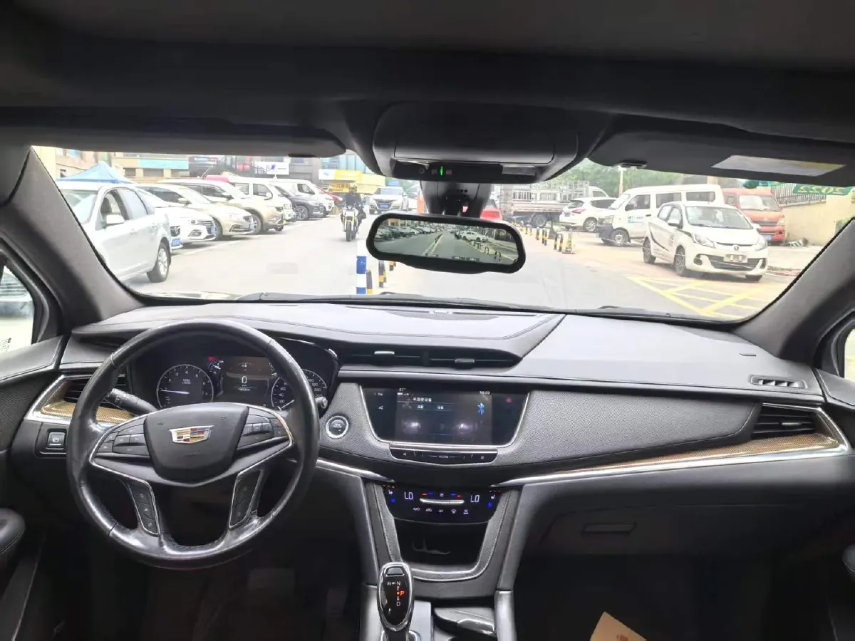 2022 Cadillac XT5 2.0T 237HP L4 9AT,autocango,china used car exporter,china ev exporter,chinese used car exporter,chinese used ev exporter