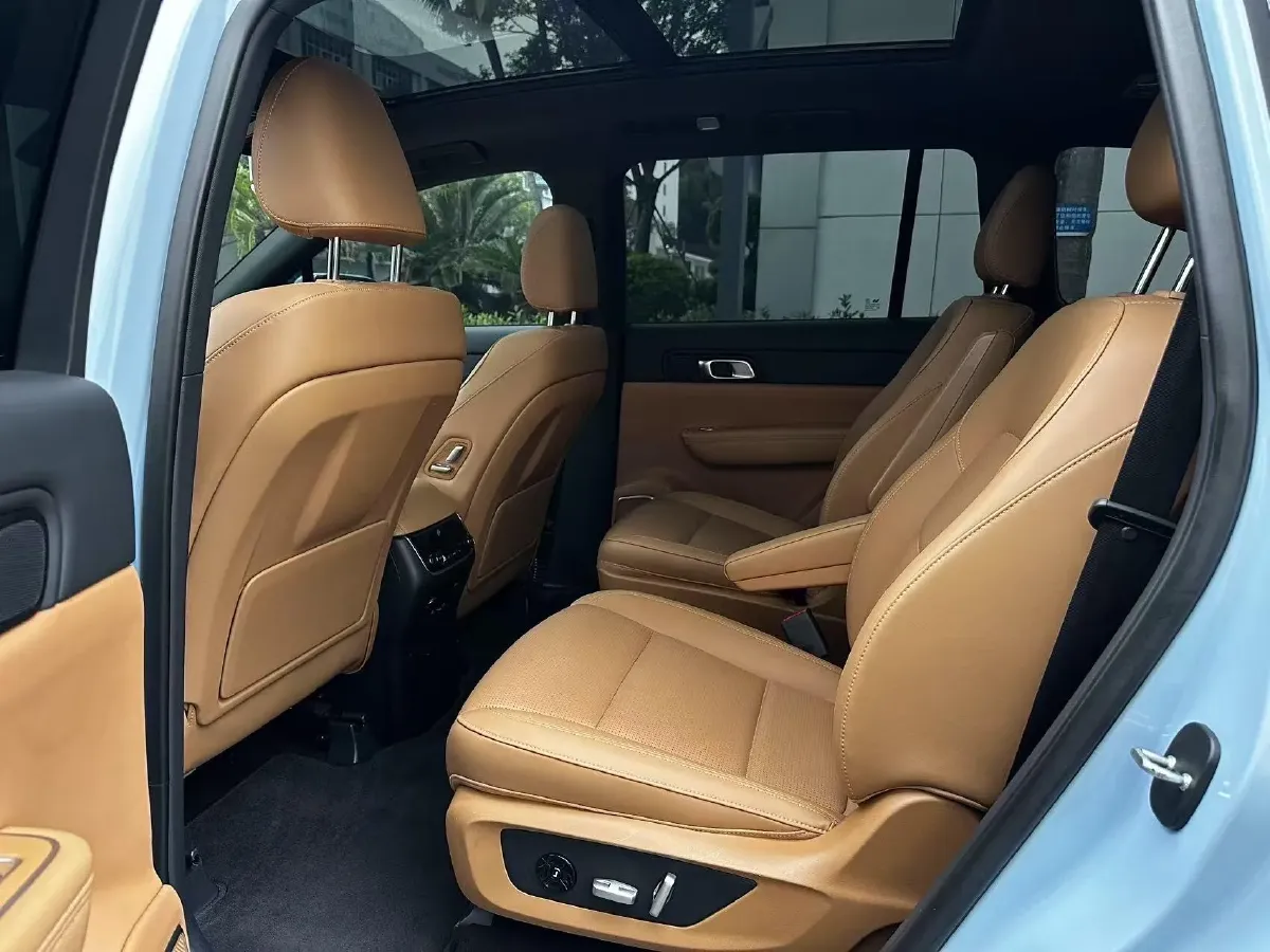 2021 Li ONE Range Extended 131HP REEV 40.5KWH,autocango,china used car exporter,china ev exporter,chinese used car exporter,chinese used ev exporter