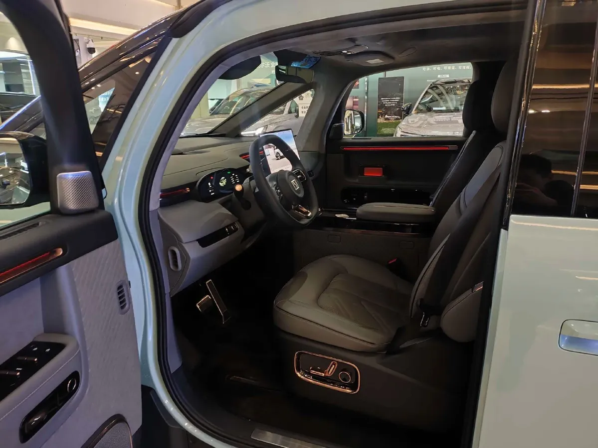 2025 Zeekr MIX BEV 76KWH,autocango,china used car exporter,china ev exporter,chinese used car exporter,chinese used ev exporter