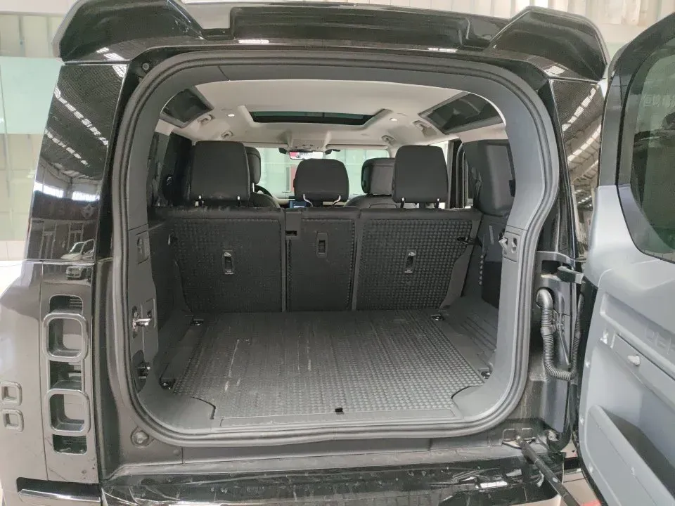 2021 Land Rover Defender 3.0T 400HP L6 8AT,autocango,china used car exporter,china ev exporter,chinese used car exporter,chinese used ev exporter