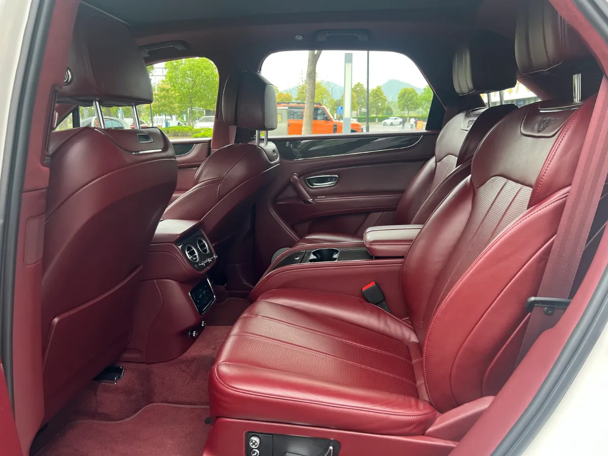 2018 Bentley Bentayga 4.0T 550HP V8 8AT,autocango,china used car exporter,china ev exporter,chinese used car exporter,chinese used ev exporter