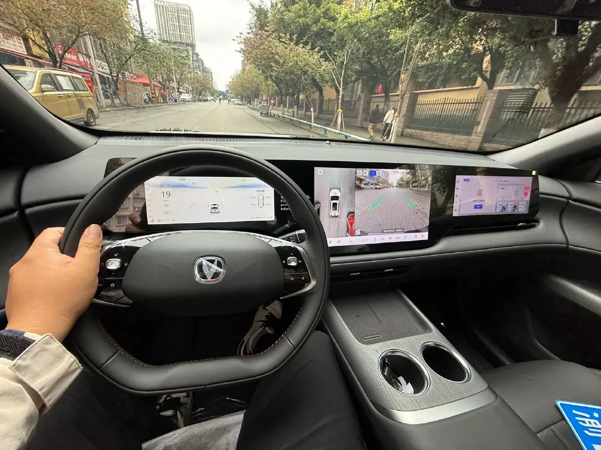 2025 ChangAn CS75 Plus 1.5T 192HP L4 8AT,autocango,china used car exporter,china ev exporter,chinese used car exporter,chinese used ev exporter