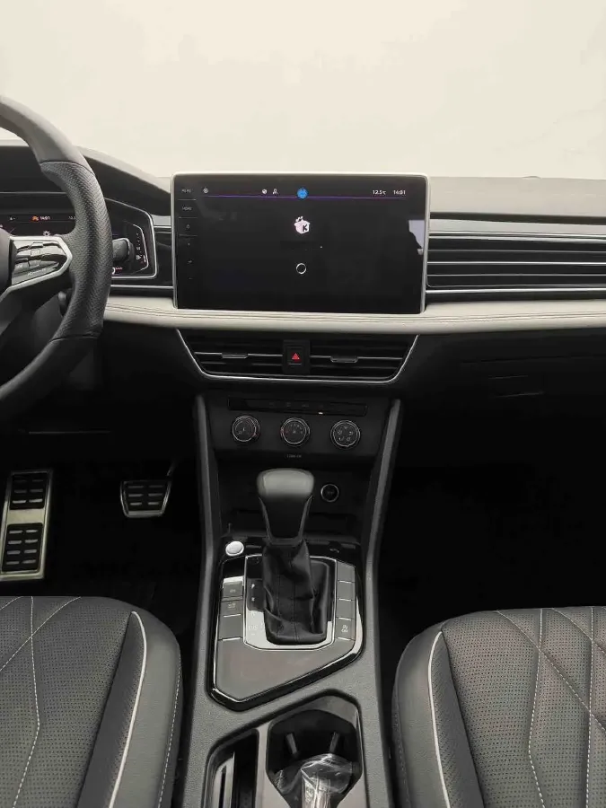 2021 Skoda Karoq 1.4T 150HP L4 7DCT,autocango,china used car exporter,china ev exporter,chinese used car exporter,chinese used ev exporter