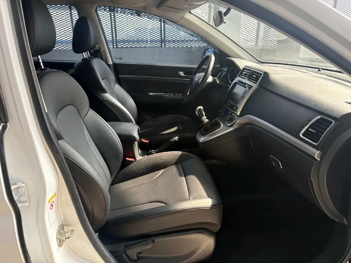 2017 Haval M6 1.5T 150HP L4 6MT,autocango,china used car exporter,china ev exporter,chinese used car exporter,chinese used ev exporter