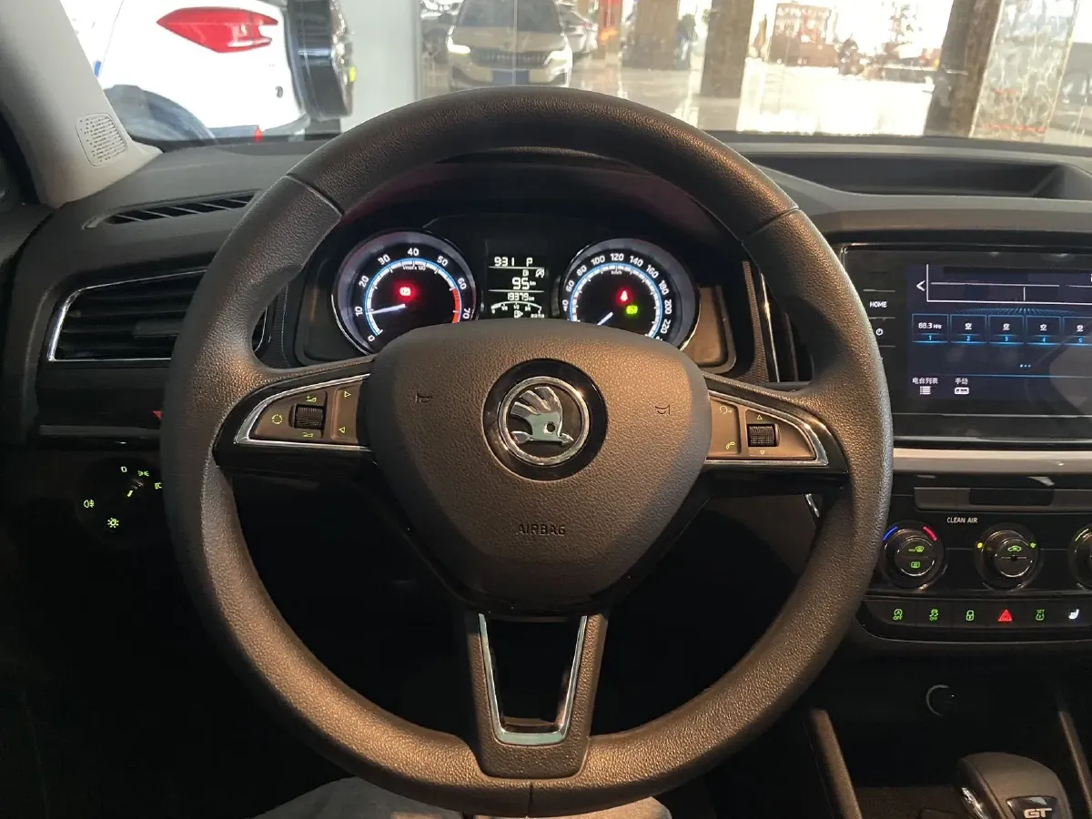 2022 Skoda Kamiq 1.5L 112HP L4 6AT,autocango,china used car exporter,china ev exporter,chinese used car exporter,chinese used ev exporter