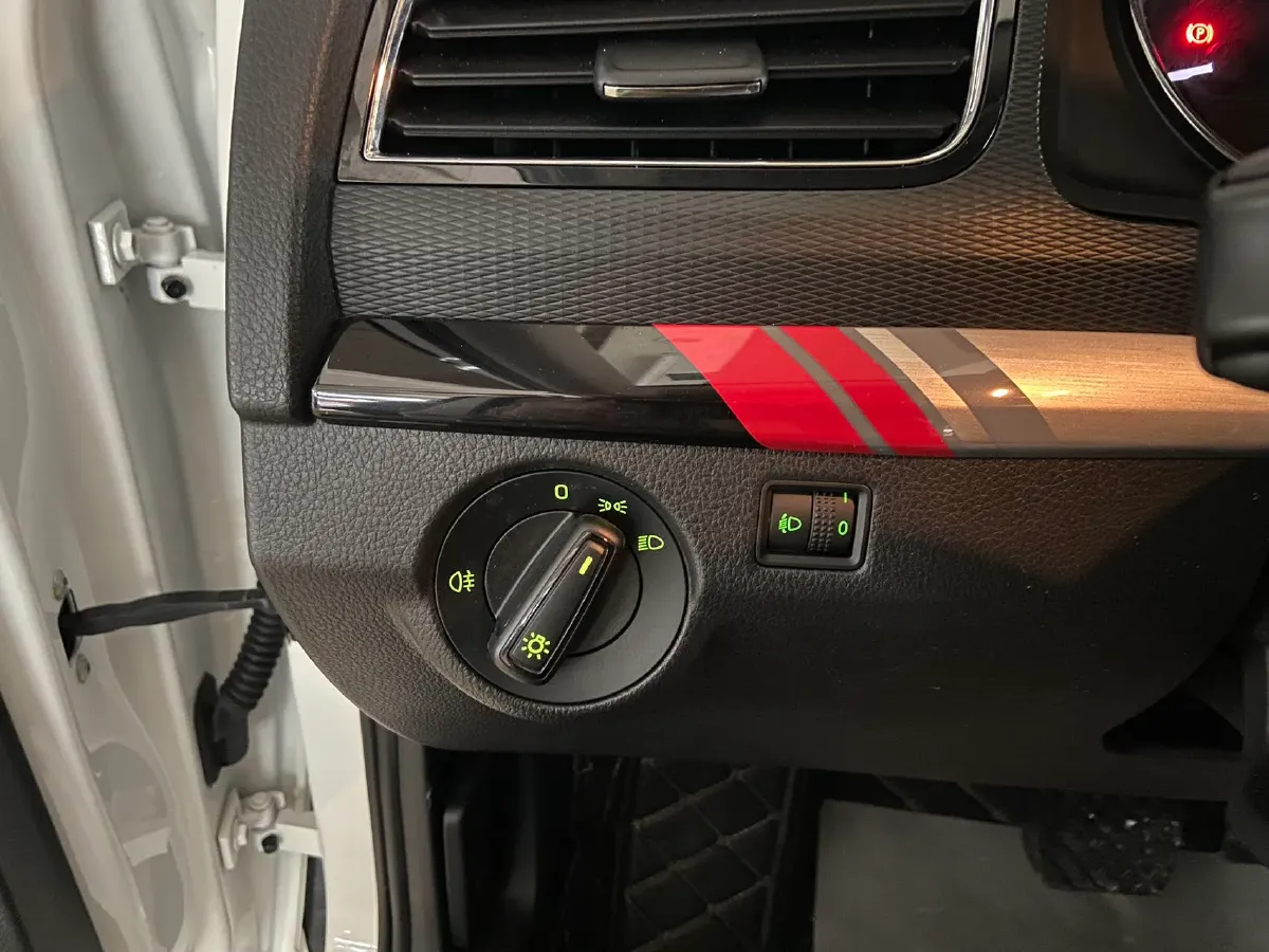 2022 Skoda Kamiq 1.5L 112HP L4 6AT,autocango,china used car exporter,china ev exporter,chinese used car exporter,chinese used ev exporter