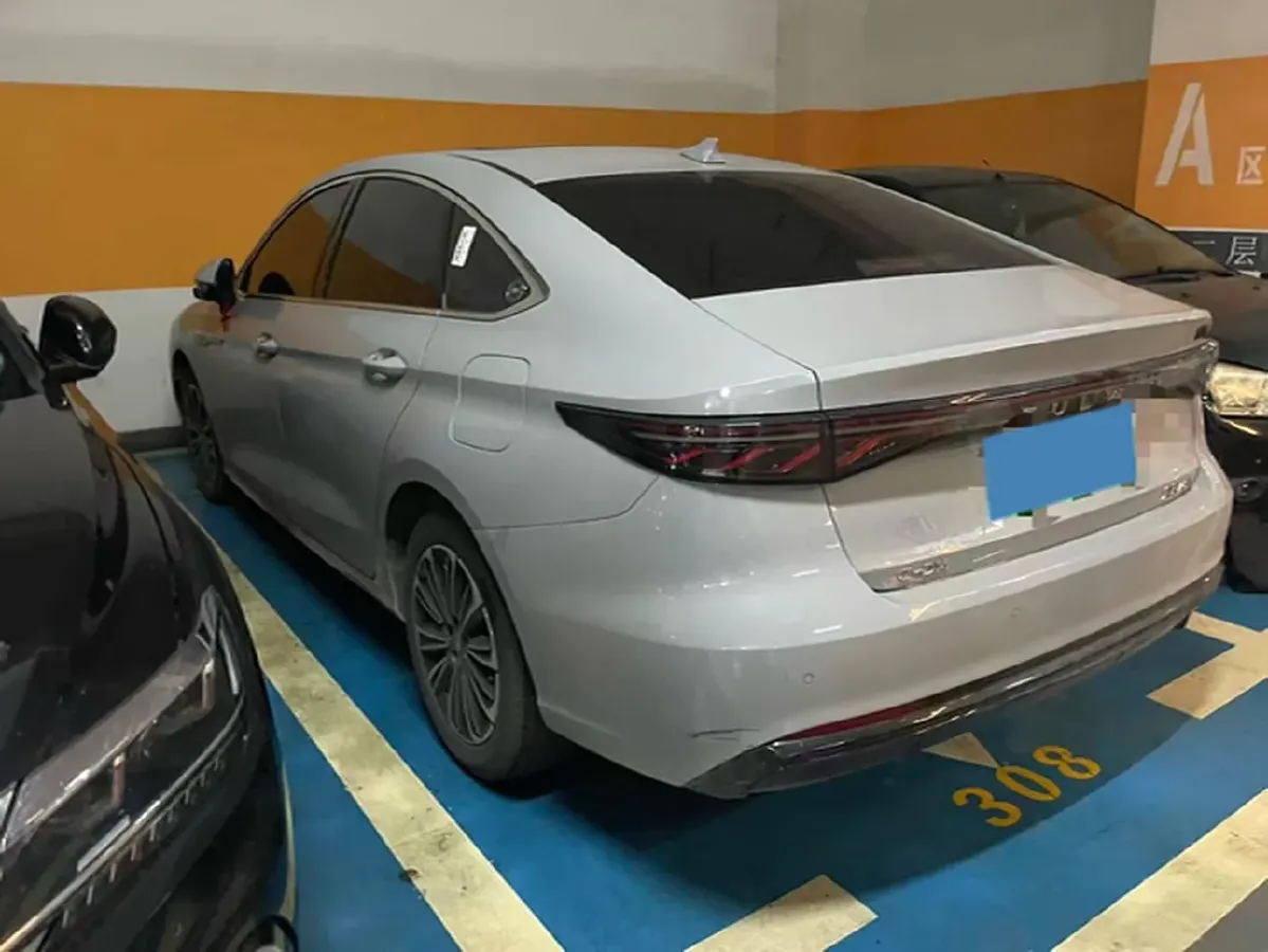 2025 Fulwin FulwinA8L 1.5T 156HP L4 1DHT PHEV 18.67KWH,autocango,china used car exporter,china ev exporter,chinese used car exporter,chinese used ev exporter