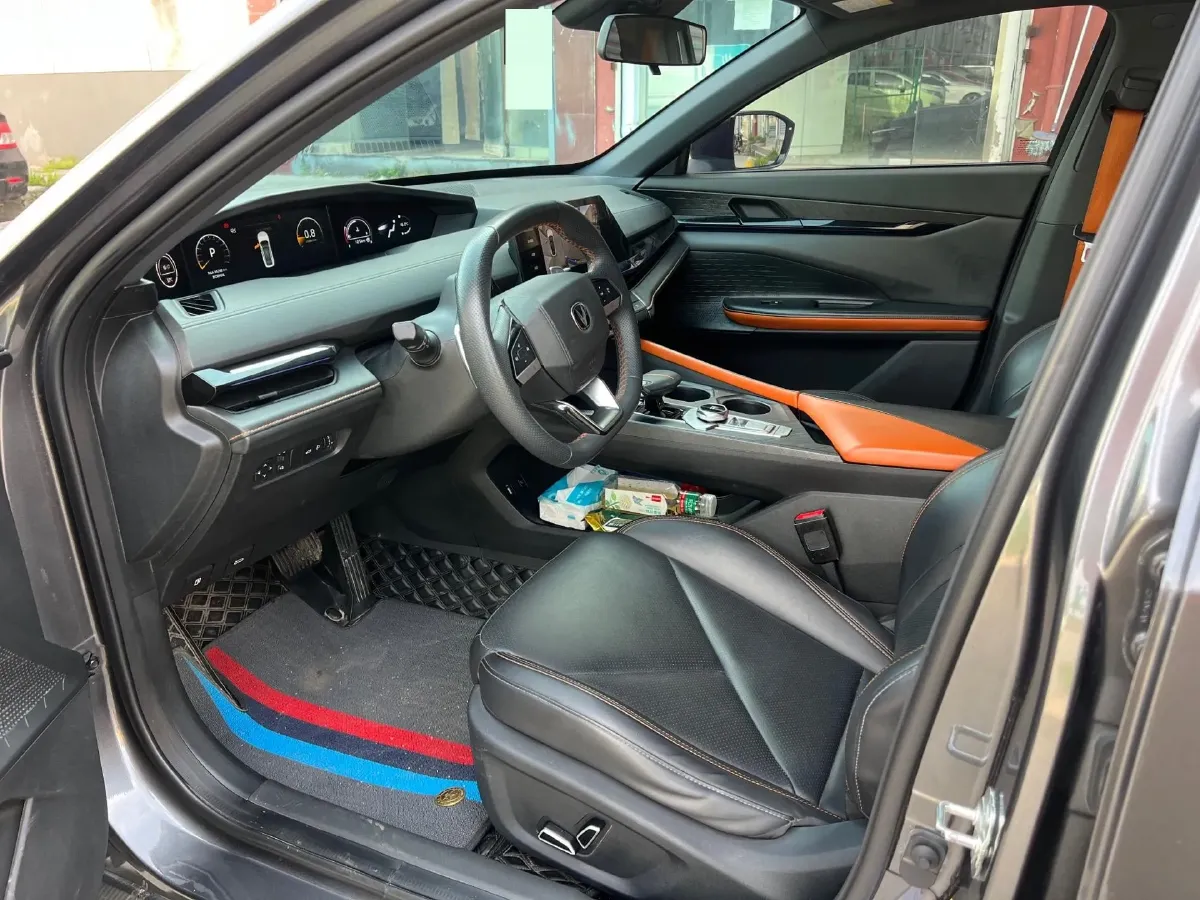 2022 ChangAn UNI-V 1.5T 188HP L4 7DCT,autocango,china used car exporter,china ev exporter,chinese used car exporter,chinese used ev exporter