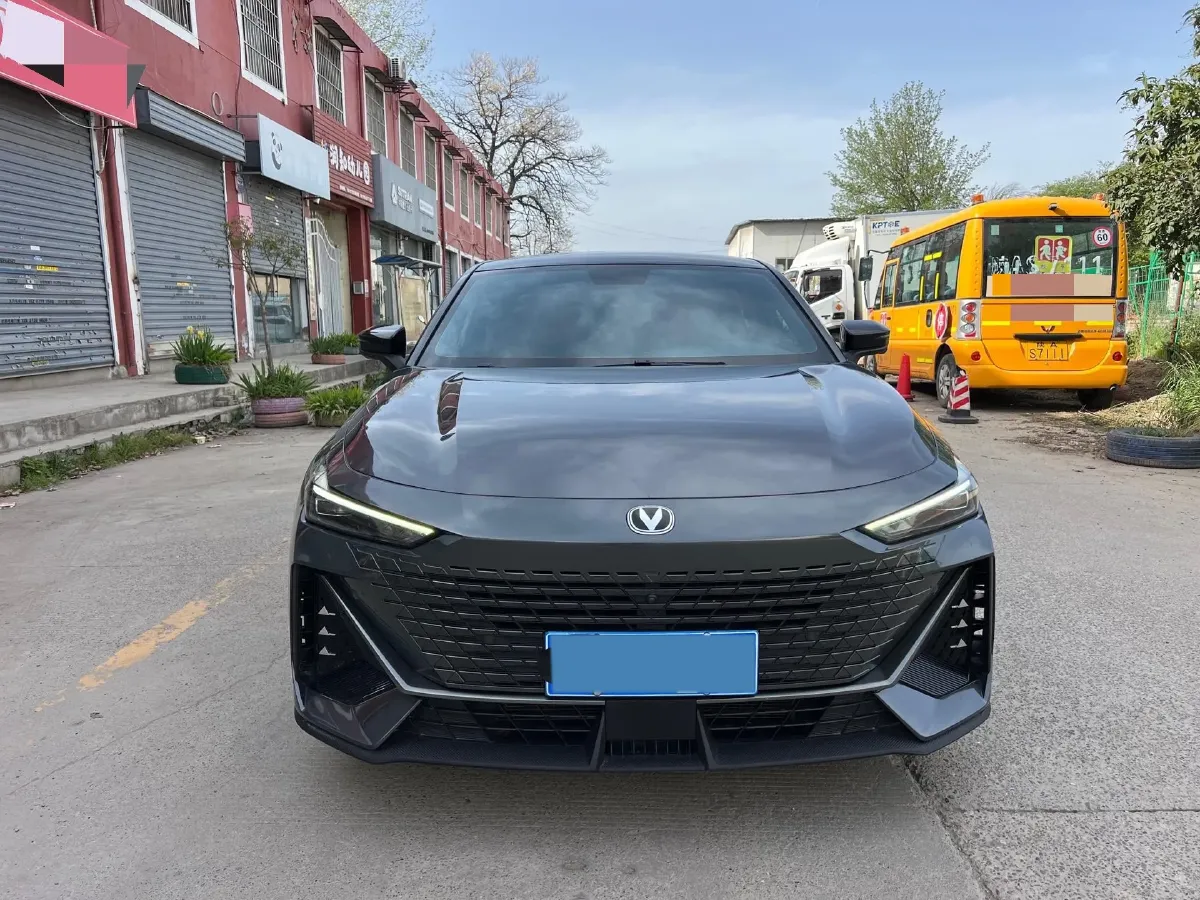 2022 ChangAn UNI-V 1.5T 188HP L4 7DCT,autocango,china used car exporter,china ev exporter,chinese used car exporter,chinese used ev exporter