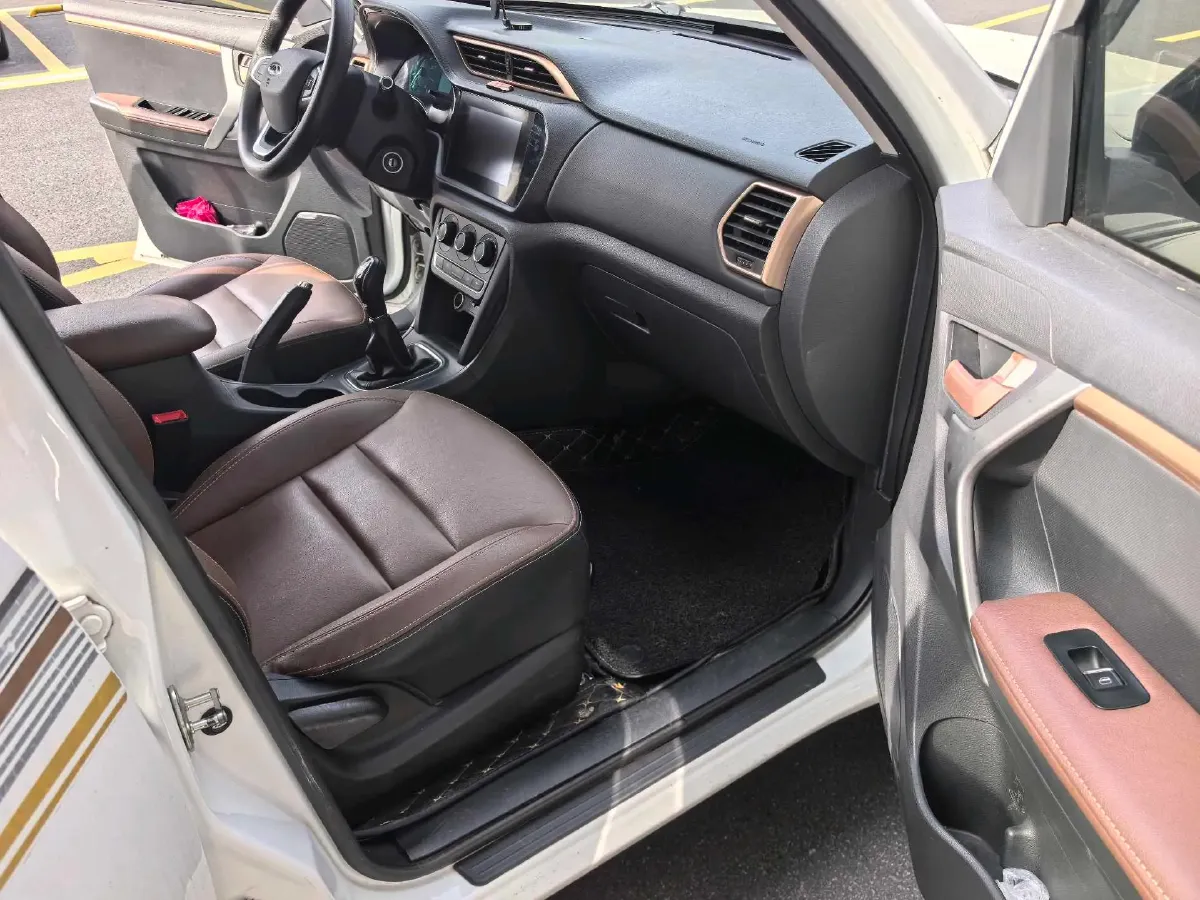 2020 Chery Tiggo 3 1.5L 116HP L4 5MT,autocango,china used car exporter,china ev exporter,chinese used car exporter,chinese used ev exporter