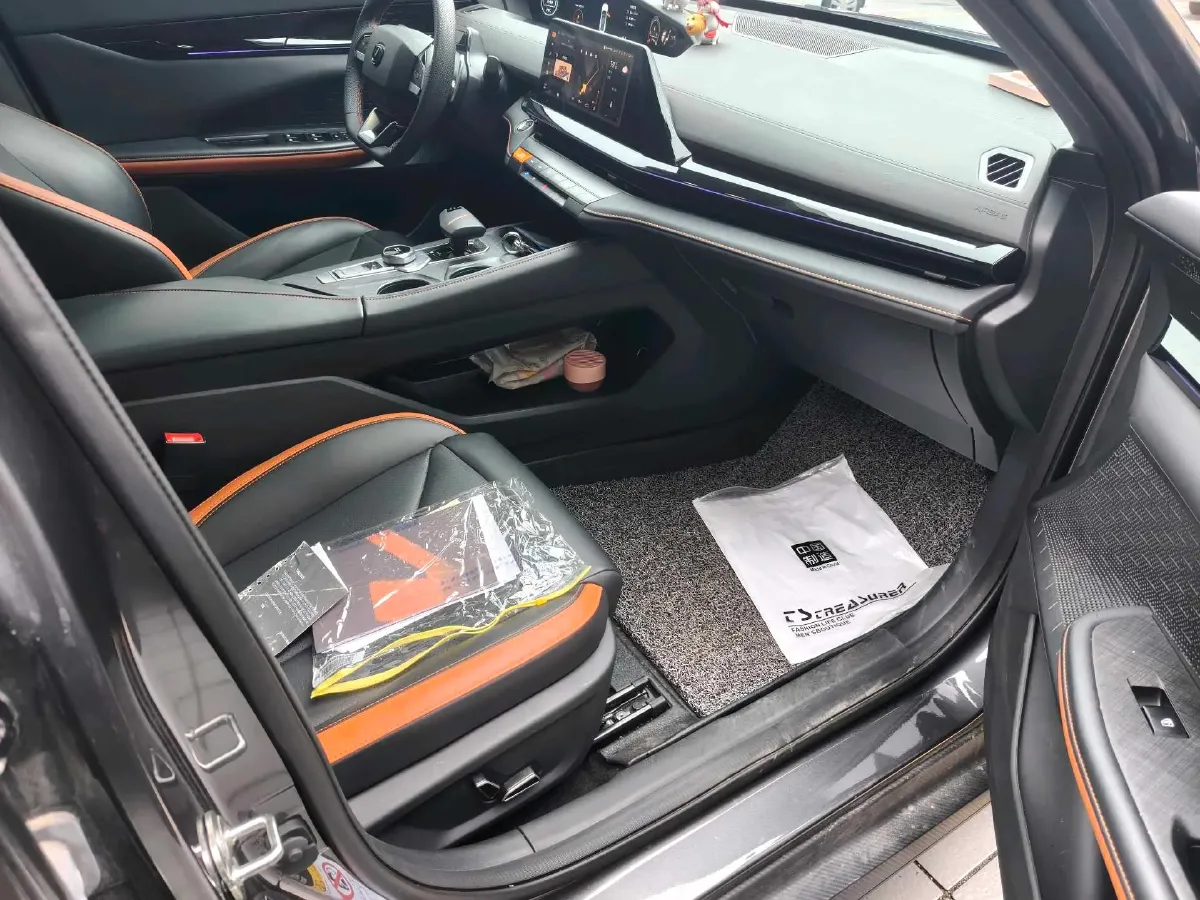 2023 ChangAn UNI-V 1.5T 188HP L4 7DCT,autocango,china used car exporter,china ev exporter,chinese used car exporter,chinese used ev exporter