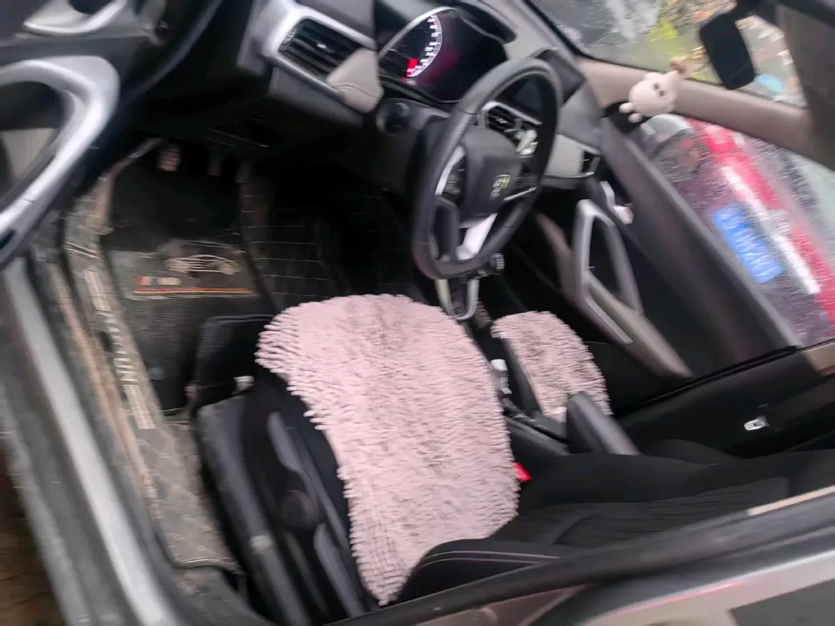 2019 BaoJun 730 1.5L 105HP L4 6MT,autocango,china used car exporter,china ev exporter,chinese used car exporter,chinese used ev exporter