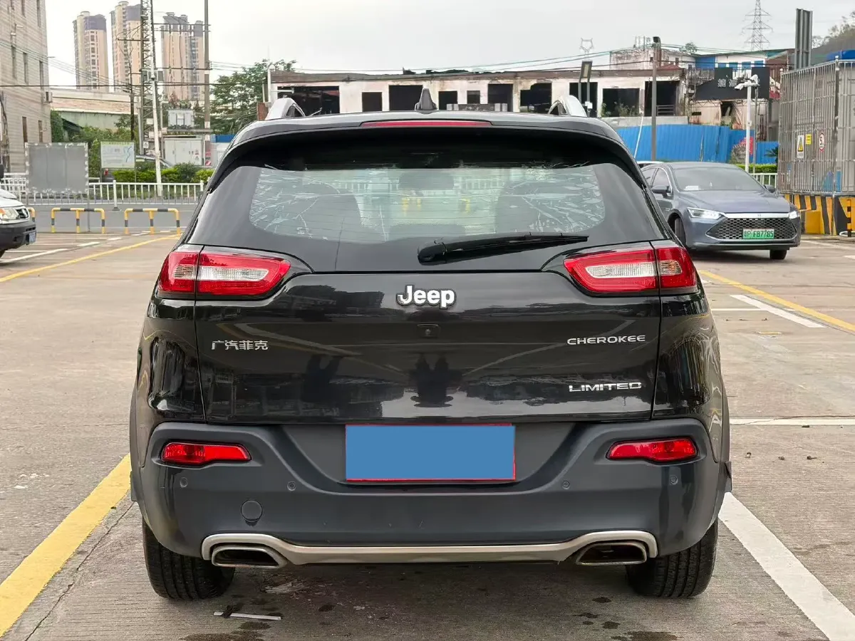 2017 Jeep Cherokee 2.4L 175HP L4 9AT,autocango,china used car exporter,china ev exporter,chinese used car exporter,chinese used ev exporter