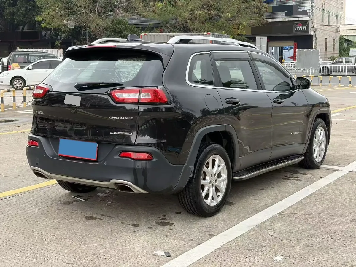 2017 Jeep Cherokee 2.4L 175HP L4 9AT,autocango,china used car exporter,china ev exporter,chinese used car exporter,chinese used ev exporter