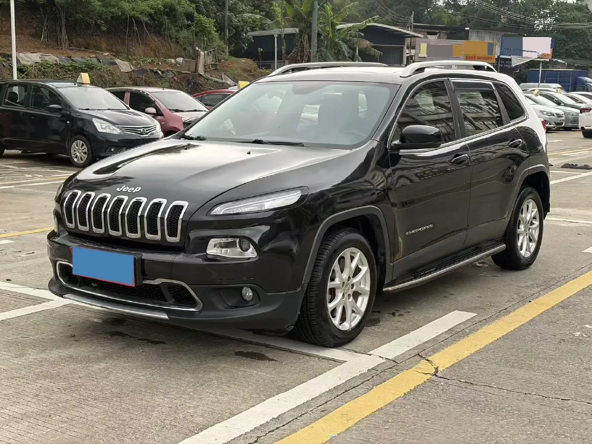 2017 Jeep Cherokee 2.4L 175HP L4 9AT,autocango,china used car exporter,china ev exporter,chinese used car exporter,chinese used ev exporter