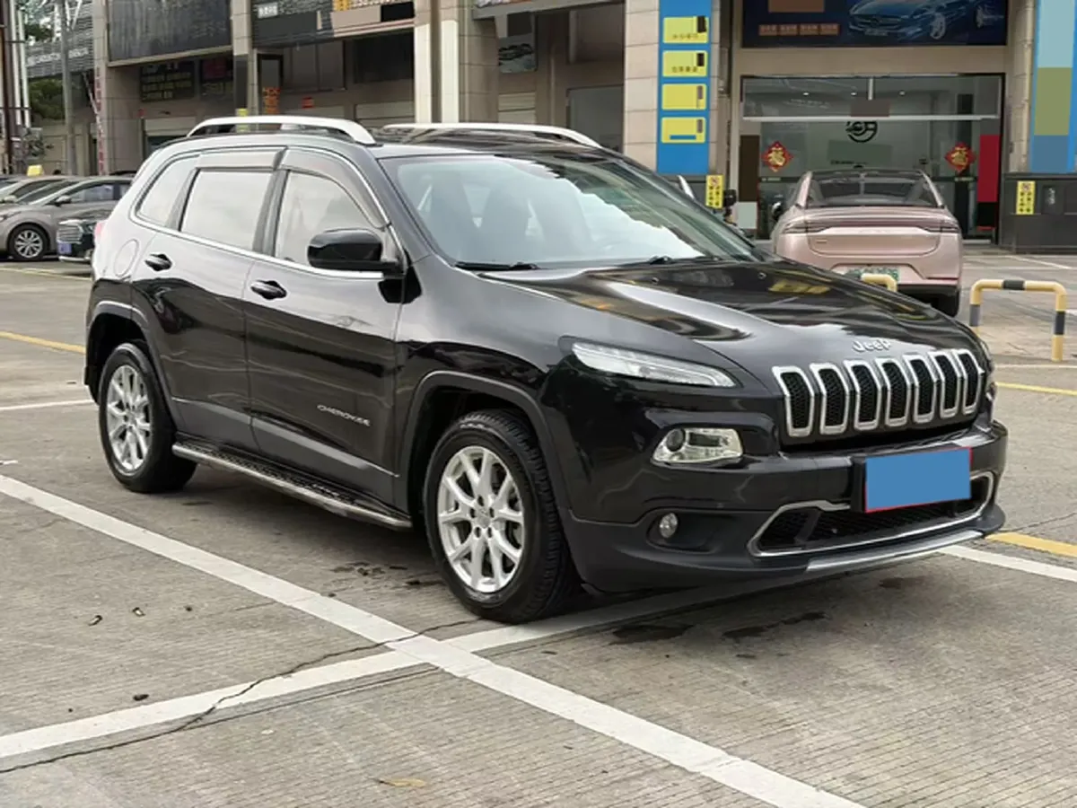 2017 Jeep Cherokee 2.4L 175HP L4 9AT,autocango,china used car exporter,china ev exporter,chinese used car exporter,chinese used ev exporter