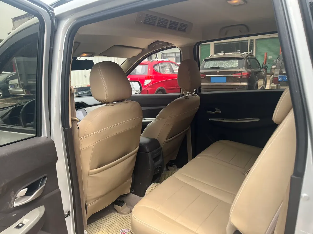 2019 WuLing HongGuang 1.5L 105HP L4 5MT,autocango,china used car exporter,china ev exporter,chinese used car exporter,chinese used ev exporter