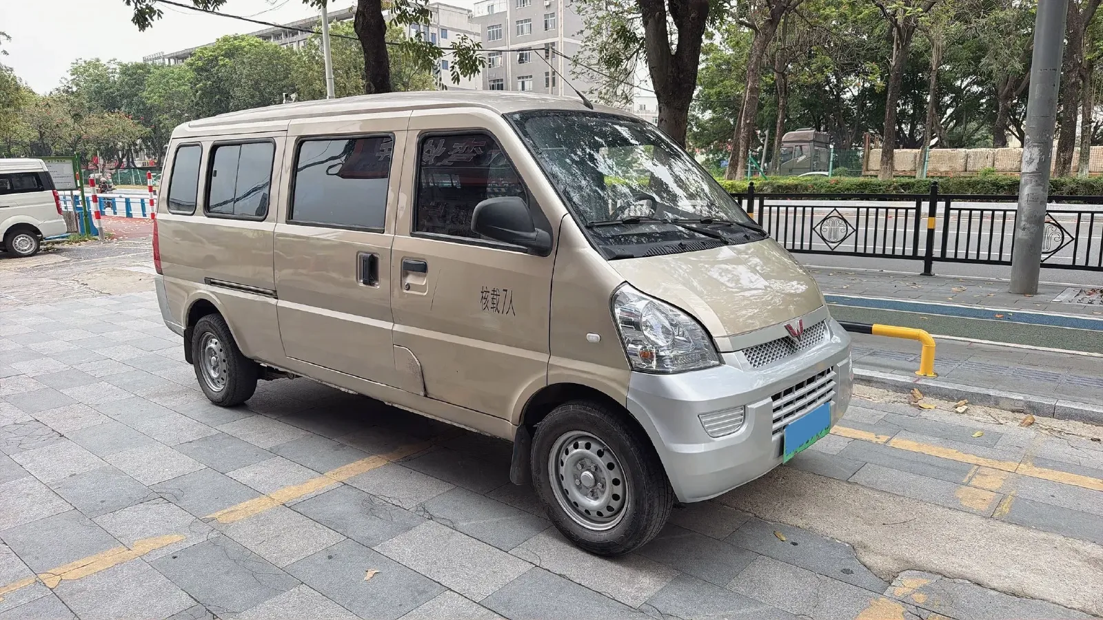 2022 WuLing RongGuang Mini Truck EV BEV 41.5KWH,autocango,china used car exporter,china ev exporter,chinese used car exporter,chinese used ev exporter