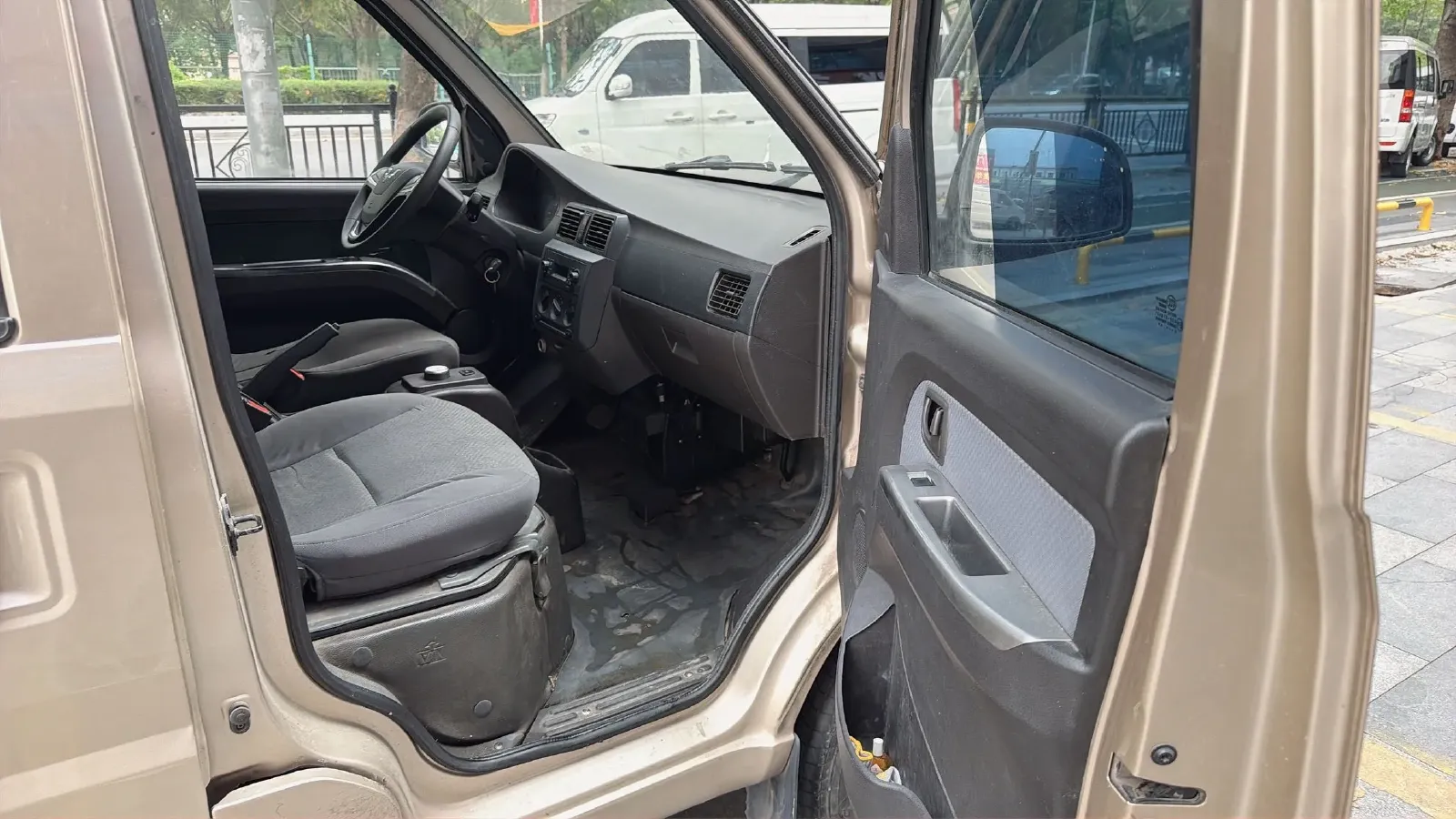 2022 WuLing RongGuang Mini Truck EV BEV 41.5KWH,autocango,china used car exporter,china ev exporter,chinese used car exporter,chinese used ev exporter