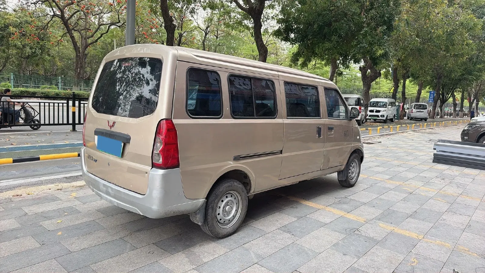 2022 WuLing RongGuang Mini Truck EV BEV 41.5KWH,autocango,china used car exporter,china ev exporter,chinese used car exporter,chinese used ev exporter