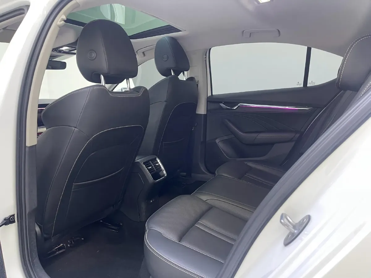 2021 Skoda Octavia 1.4T 150HP L4 7DCT,autocango,china used car exporter,china ev exporter,chinese used car exporter,chinese used ev exporter