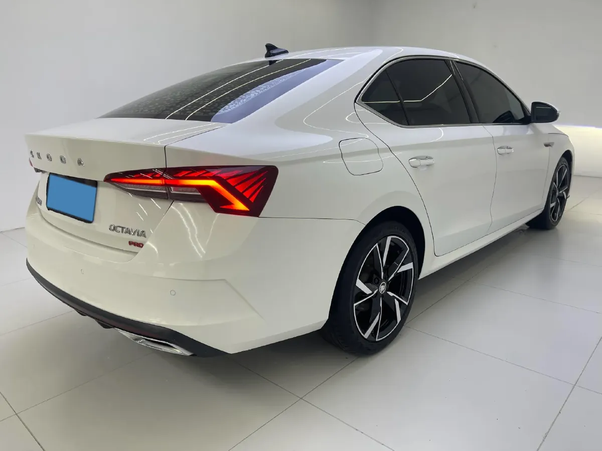 2021 Skoda Octavia 1.4T 150HP L4 7DCT,autocango,china used car exporter,china ev exporter,chinese used car exporter,chinese used ev exporter