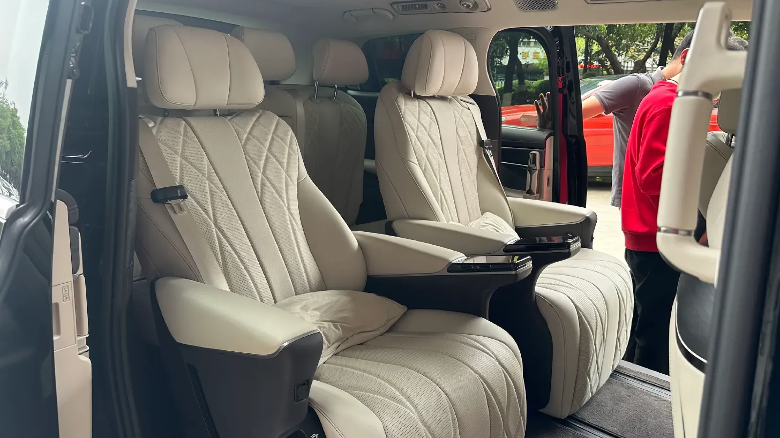 2025 Denza D9 1.5T 156HP L4 E-CVT PHEV 40KWH,autocango,china used car exporter,china ev exporter,chinese used car exporter,chinese used ev exporter