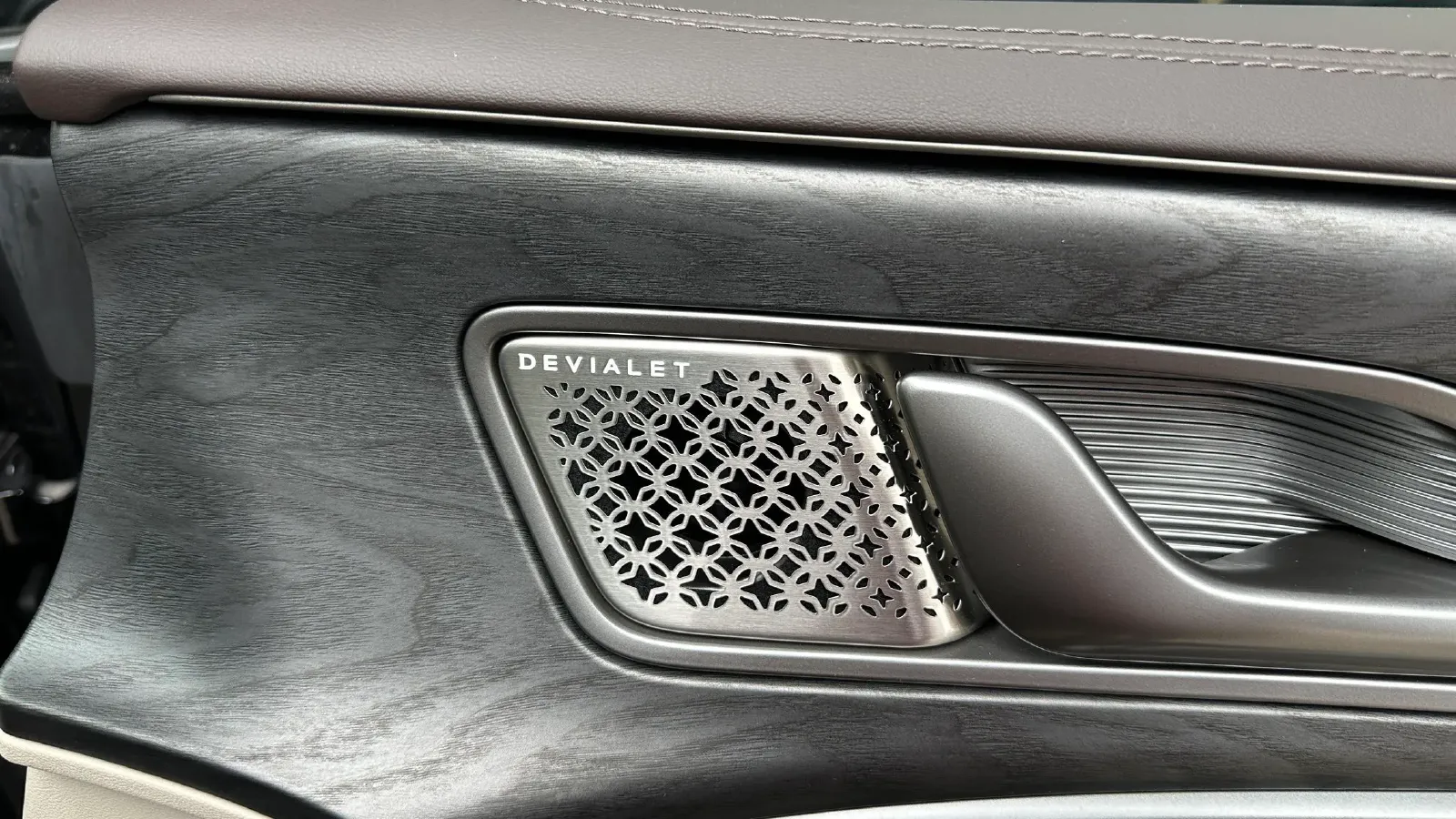 2025 Denza D9 1.5T 156HP L4 E-CVT PHEV 40KWH,autocango,china used car exporter,china ev exporter,chinese used car exporter,chinese used ev exporter