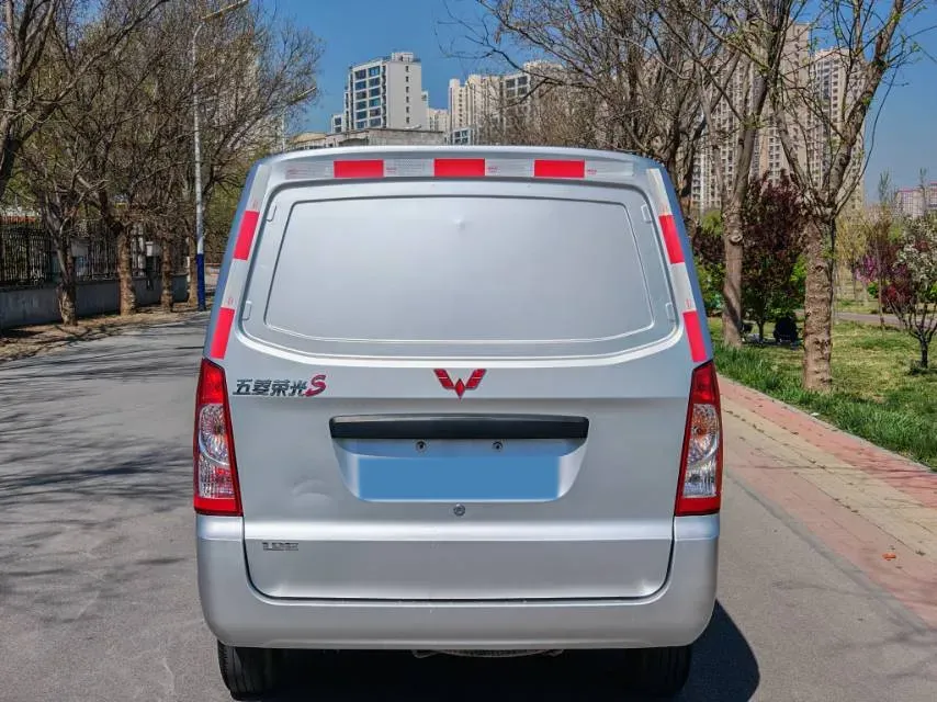 2022 WuLing RongGuang S 1.2L 76HP L4 5MT,autocango,china used car exporter,china ev exporter,chinese used car exporter,chinese used ev exporter