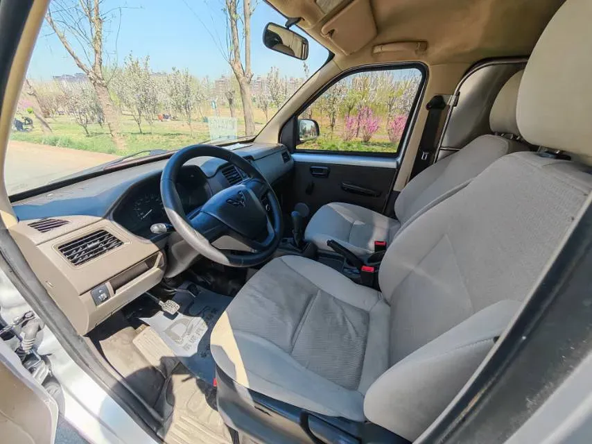 2022 WuLing RongGuang S 1.2L 76HP L4 5MT,autocango,china used car exporter,china ev exporter,chinese used car exporter,chinese used ev exporter