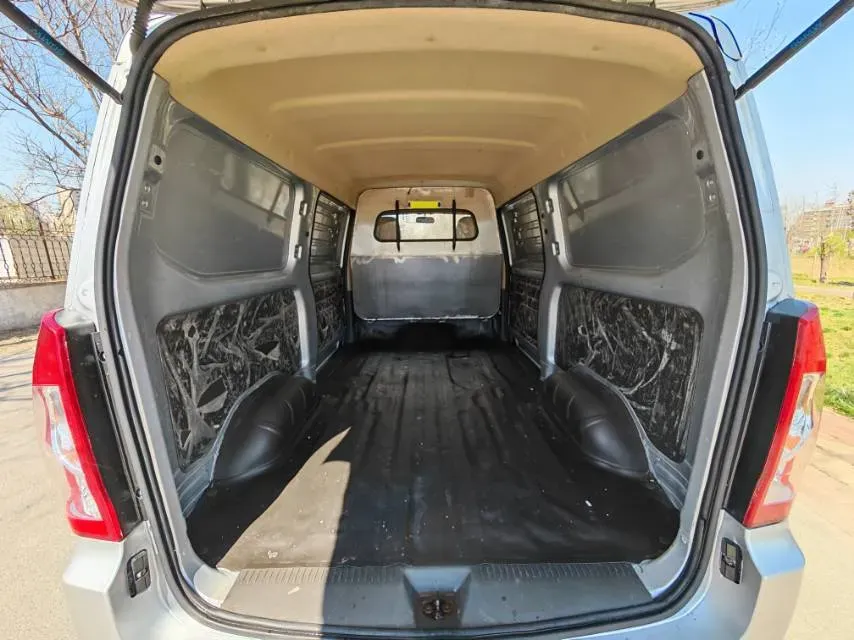 2022 WuLing RongGuang S 1.2L 76HP L4 5MT,autocango,china used car exporter,china ev exporter,chinese used car exporter,chinese used ev exporter