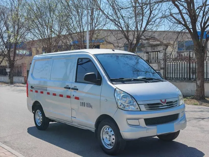 2022 WuLing RongGuang S 1.2L 76HP L4 5MT,autocango,china used car exporter,china ev exporter,chinese used car exporter,chinese used ev exporter