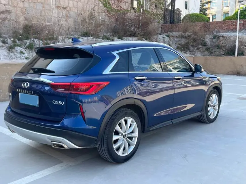 2018 Infiniti QX30 2.0T 211HP L4 7DCT,autocango,china used car exporter,china ev exporter,chinese used car exporter,chinese used ev exporter