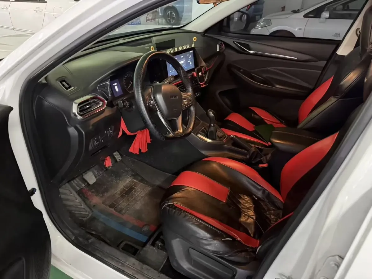 2021 ChangAn CS35 Plus 1.6L 128HP L4 5MT,autocango,china used car exporter,china ev exporter,chinese used car exporter,chinese used ev exporter