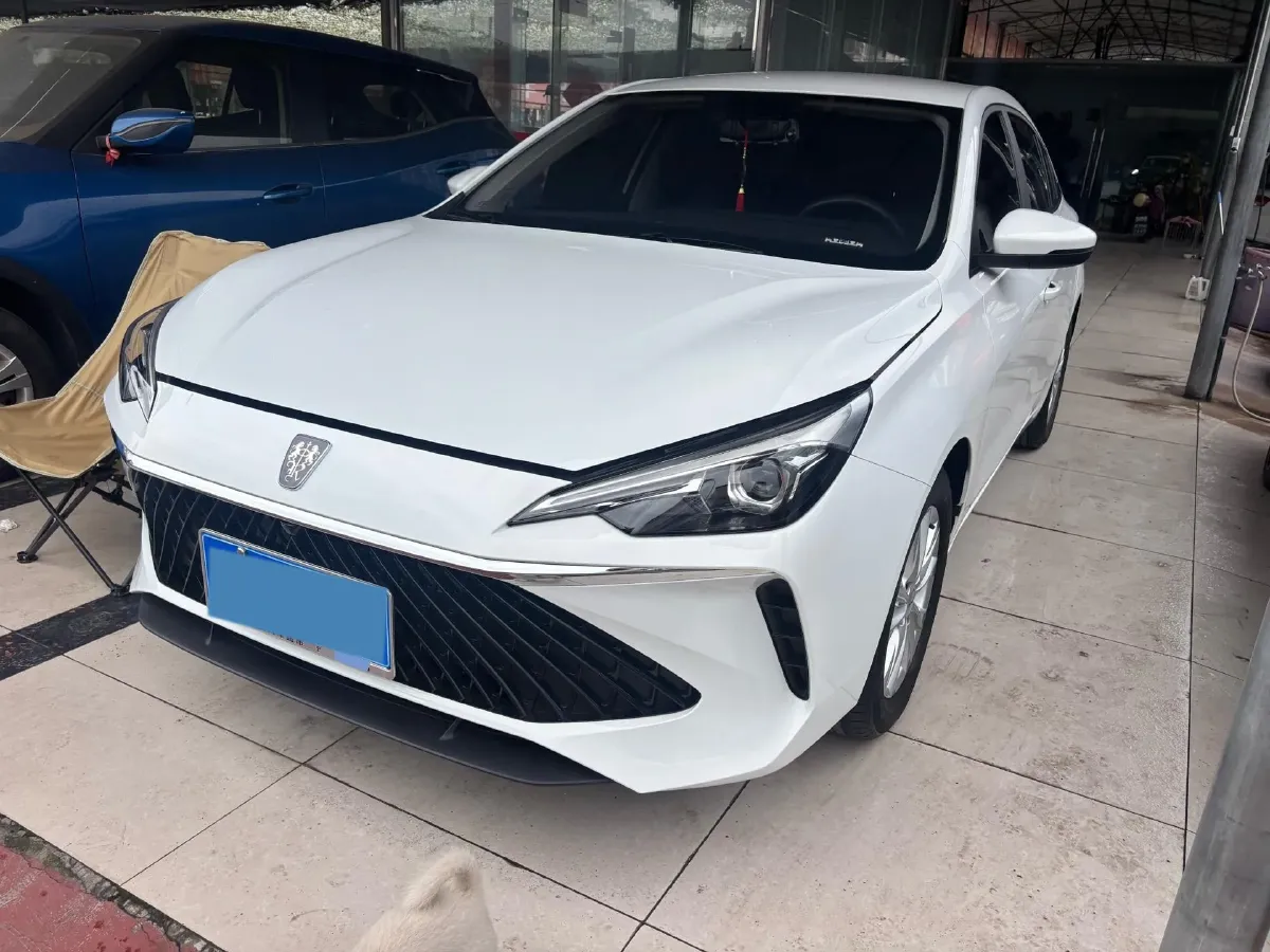 2023 Roewe i5 1.5L 129HP L4 5MT,autocango,china used car exporter,china ev exporter,chinese used car exporter,chinese used ev exporter