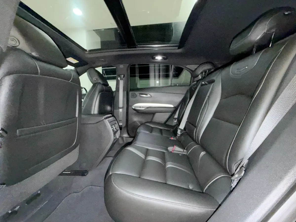 2022 Cadillac XT4 2.0T 237HP L4 9AT,autocango,china used car exporter,china ev exporter,chinese used car exporter,chinese used ev exporter