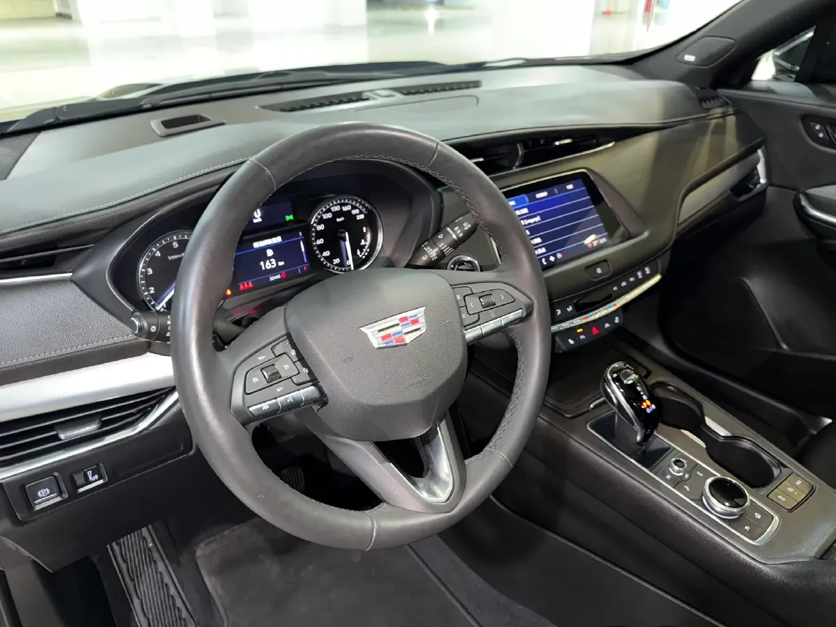 2022 Cadillac XT4 2.0T 237HP L4 9AT,autocango,china used car exporter,china ev exporter,chinese used car exporter,chinese used ev exporter