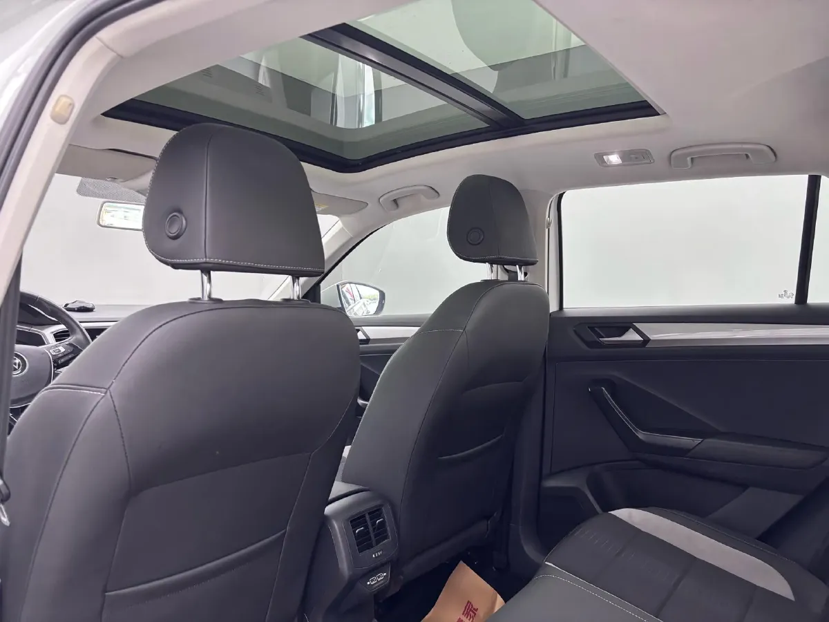 2021 Volkswagen T-Roc 1.4T 150HP L4 7DCT,autocango,china used car exporter,china ev exporter,chinese used car exporter,chinese used ev exporter