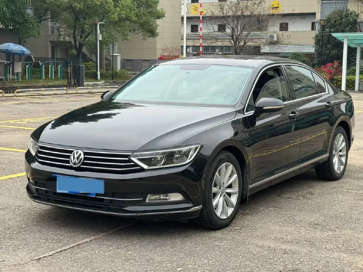 2018 Volkswagen Magotan 1.8T 180HP L4 7DCT,autocango,china used car exporter,china ev exporter,chinese used car exporter,chinese used ev exporter