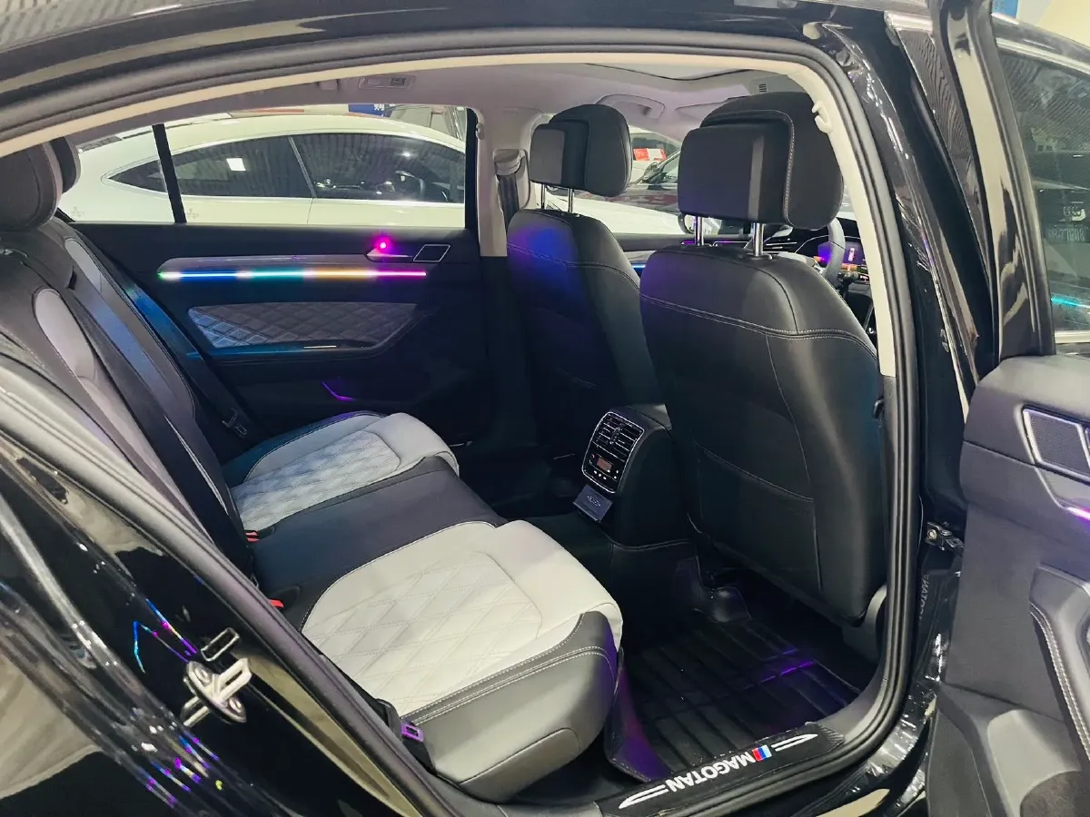 2023 Volkswagen Magotan 2.0T 186HP L4 7DCT,autocango,china used car exporter,china ev exporter,chinese used car exporter,chinese used ev exporter