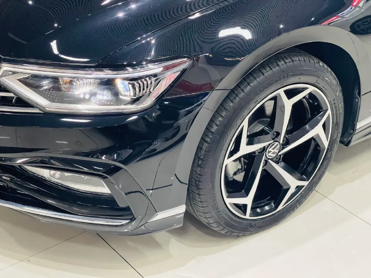 2023 Volkswagen Magotan 2.0T 186HP L4 7DCT,autocango,china used car exporter,china ev exporter,chinese used car exporter,chinese used ev exporter